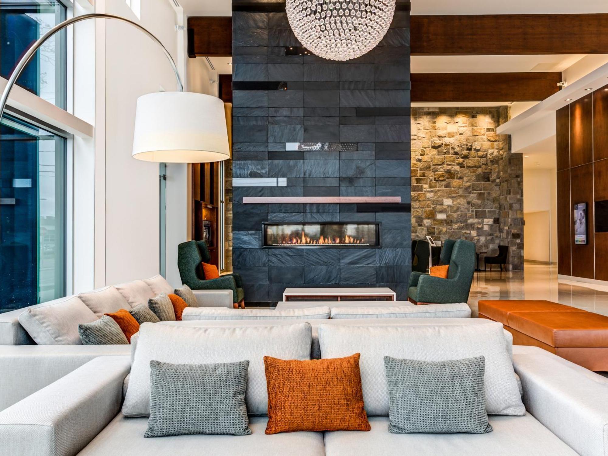 Otl Gouverneur Chicoutimi Exterior foto The lobby at the Hotel Arts